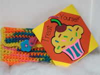 Cupcake gift tag with gift card holder