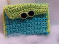 Crochet gift card holder with sunglasses button